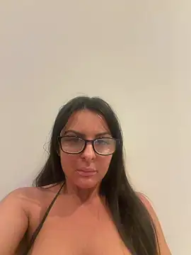 Snapshot of lenalux chatting on 04/14/26, 08:37 lenalux online show from 04/14/26, 08:37