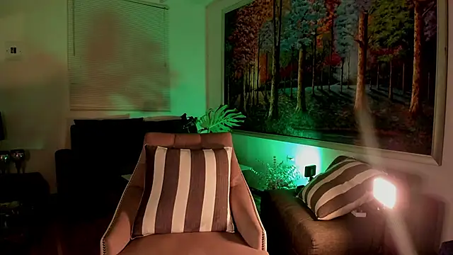 Snapshot of Elizabethz1 chatting on 01/19/25, 12:06 Elizabethz1 online show from 01/19/25, 12:06