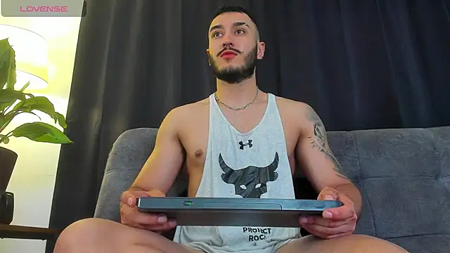 Snapshot of Zionmattis chatting on 12/04/24, 01:14 Zionmattis online show from 12/04/24, 01:14