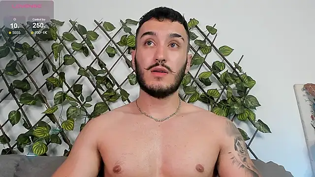 Snapshot of Zionmattis chatting on 01/04/25, 05:16 Zionmattis online show from 01/04/25, 05:16