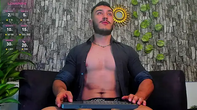 Snapshot of Zionmattis chatting on 03/13/25, 01:21 Zionmattis online show from 03/13/25, 01:21