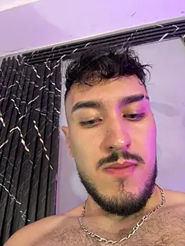 Snapshot of Zionmattis chatting on 04/05/26, 01:03 Zionmattis online show from 04/05/26, 01:03