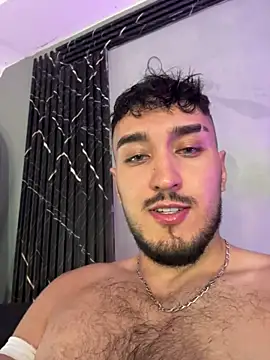 Snapshot of Zionmattis chatting on 04/14/26, 01:00 Zionmattis online show from 04/14/26, 01:00