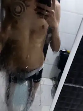 Snapshot of Juliano69xv chatting on 03/22/25, 01:32 Juliano69xv online show from 03/22/25, 01:32