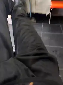 Snapshot of Juliano69xv chatting on 10/27/25, 06:12 Juliano69xv online show from 10/27/25, 06:12