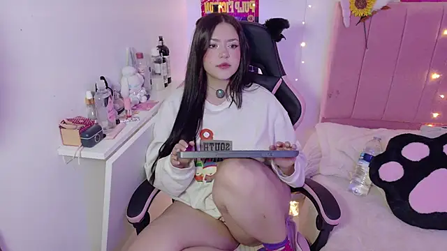 Snapshot of p3ach1 chatting on 03/24/26, 01:43 p3ach1 online show from 03/24/26, 01:43