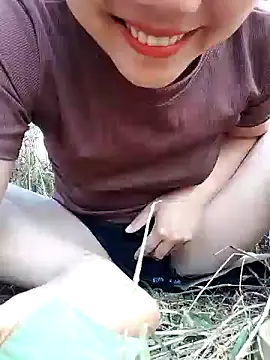 Snapshot of Betty20zx chatting on 01/07/25, 05:22 Betty20zx online show from 01/07/25, 05:22