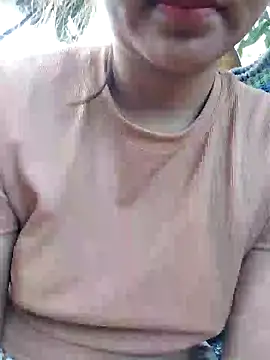 Snapshot of Betty20zx chatting on 02/21/25, 01:33 Betty20zx online show from 02/21/25, 01:33