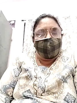 Snapshot of Pushpavathi_78 chatting on 09/11/25, 04:18 Pushpavathi 78 online show from 09/11/25, 04:18