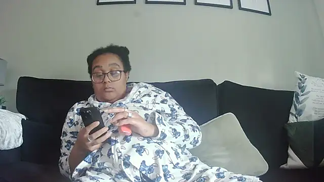 vanilla chocolate23 online show from 11/03/25, 10:49