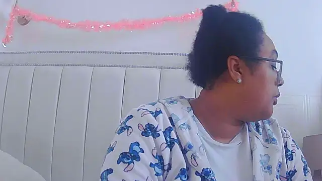 vanilla chocolate23 online show from 11/17/25, 10:54