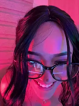 Snapshot of kenndall_21 chatting on 12/14/24, 06:02 kenndall 21 online show from 12/14/24, 06:02