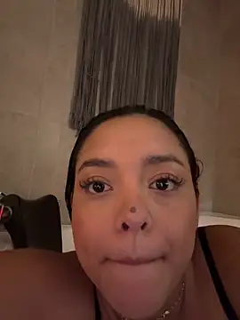 Snapshot of kenndall_21 chatting on 02/04/25, 05:10 kenndall 21 online show from 02/04/25, 05:10