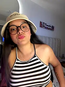 Snapshot of kenndall_21 chatting on 10/18/25, 03:09 kenndall 21 online show from 10/18/25, 03:09