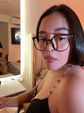 Snapshot of kenndall_21 chatting on 10/25/25, 01:24 kenndall 21 online show from 10/25/25, 01:24