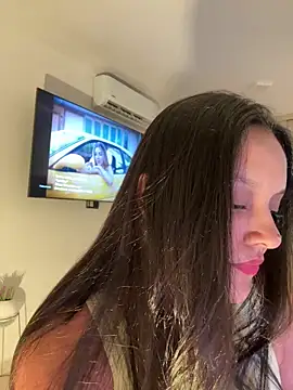 Snapshot of kenndall_21 chatting on 11/15/25, 02:53 kenndall 21 online show from 11/15/25, 02:53