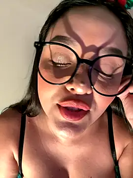 Snapshot of kenndall_21 chatting on 12/02/25, 12:49 kenndall 21 online show from 12/02/25, 12:49