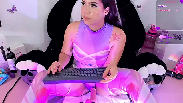 Snapshot of IamSteph13 chatting on 01/03/25, 03:16 IamSteph13 online show from 01/03/25, 03:16