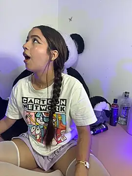 Snapshot of IamSteph13 chatting on 10/19/25, 04:02 IamSteph13 online show from 10/19/25, 04:02