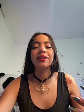 Snapshot of IamSteph13 chatting on 05/15/26, 04:30 IamSteph13 online show from 05/15/26, 04:30