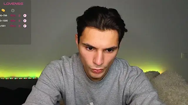 denlover1 online show from 10/28/25, 08:40