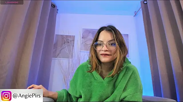 Snapshot of Angie_Pirss chatting on 01/08/25, 10:48 Angie Pirss online show from 01/08/25, 10:48