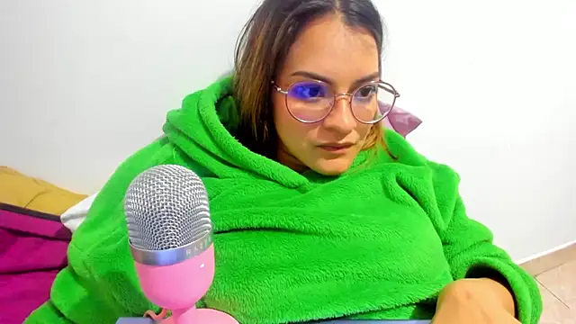 Snapshot of Angie_Pirss chatting on 02/03/25, 05:51 Angie Pirss online show from 02/03/25, 05:51