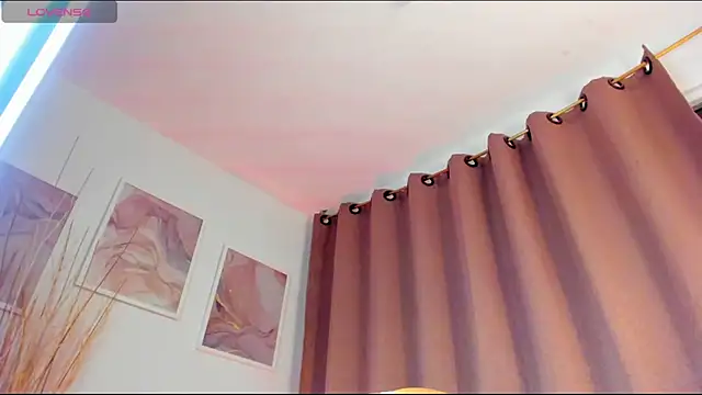 Snapshot of Angie_Pirss chatting on 02/06/25, 08:02 Angie Pirss online show from 02/06/25, 08:02