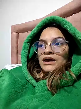 Snapshot of Angie_Pirss chatting on 10/10/25, 09:47 Angie Pirss online show from 10/10/25, 09:47