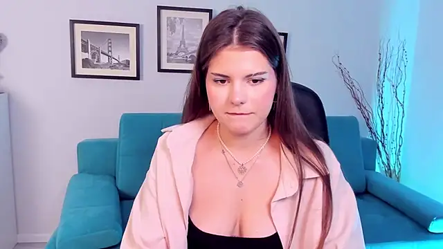 Snapshot of AdeliaKiss chatting on 12/02/24, 08:44 AdeliaKiss online show from 12/02/24, 08:44