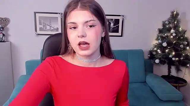 Snapshot of AdeliaKiss chatting on 12/17/24, 08:43 AdeliaKiss online show from 12/17/24, 08:43