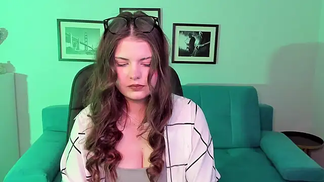 Snapshot of AdeliaKiss chatting on 01/21/25, 08:11 AdeliaKiss online show from 01/21/25, 08:11