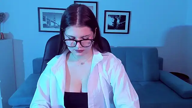 Snapshot of AdeliaKiss chatting on 02/02/25, 05:59 AdeliaKiss online show from 02/02/25, 05:59