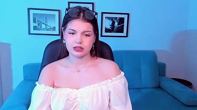 Snapshot of AdeliaKiss chatting on 02/03/25, 06:17 AdeliaKiss online show from 02/03/25, 06:17