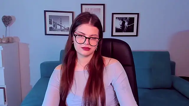 Snapshot of AdeliaKiss chatting on 02/05/25, 04:58 AdeliaKiss online show from 02/05/25, 04:58