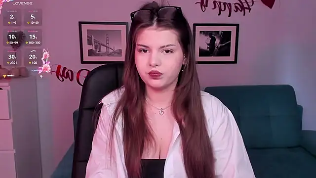 Snapshot of AdeliaKiss chatting on 02/17/25, 06:09 AdeliaKiss online show from 02/17/25, 06:09