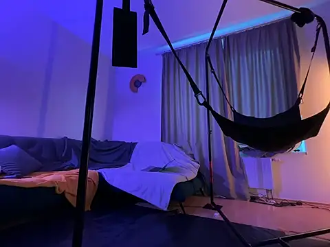 Snapshot of manforhotfun chatting on 04/15/26, 04:14 manforhotfun online show from 04/15/26, 04:14