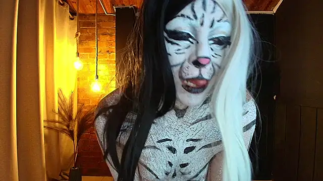 Snapshot of sahra_taylor_ chatting on 10/31/25, 05:08 sahra taylor online show from 10/31/25, 05:08