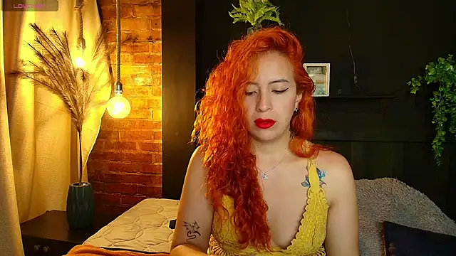 Snapshot of sahra_taylor_ chatting on 12/17/25, 04:24 sahra taylor online show from 12/17/25, 04:24