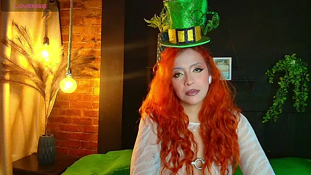 Snapshot of sahra_taylor_ chatting on 03/17/26, 04:43 sahra taylor online show from 03/17/26, 04:43