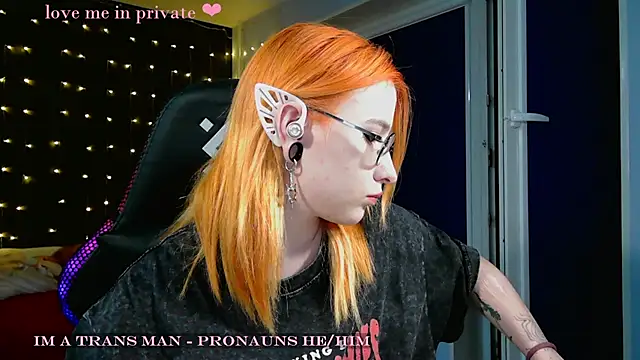 Snapshot of Honelin chatting on 01/23/25, 04:04 Honelin online show from 01/23/25, 04:04