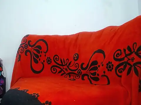 Snapshot of diamonmeli chatting on 01/08/25, 12:37 diamonmeli online show from 01/08/25, 12:37