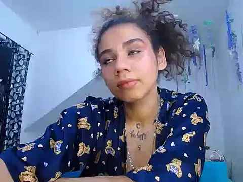 Snapshot of diamonmeli chatting on 01/22/25, 10:05 diamonmeli online show from 01/22/25, 10:05