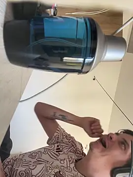 Snapshot of stevego94 chatting on 12/13/24, 07:43 stevego94 online show from 12/13/24, 07:43