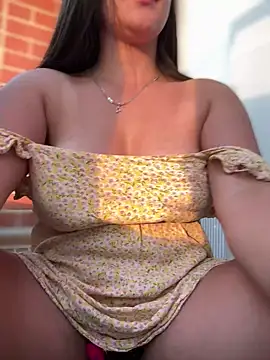 Snapshot of AhriCutte chatting on 03/15/25, 10:44 AhriCutte online show from 03/15/25, 10:44