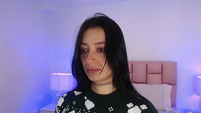 Snapshot of Zoe_Vixen chatting on 12/17/24, 12:11 Zoe Vixen online show from 12/17/24, 12:11