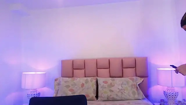 Snapshot of Zoe_Vixen chatting on 12/23/24, 12:08 Zoe Vixen online show from 12/23/24, 12:08