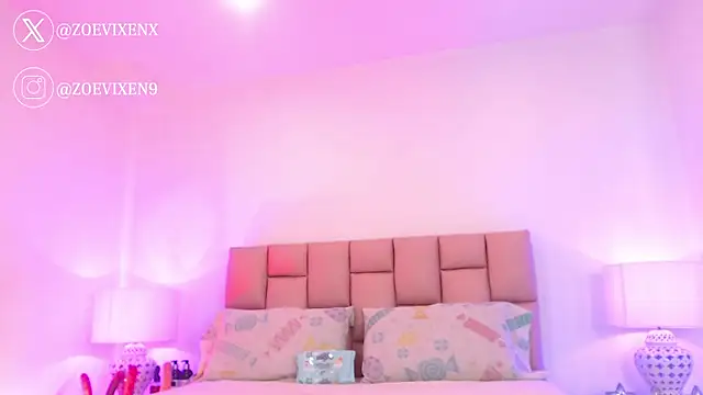 Snapshot of Zoe_Vixen chatting on 01/10/25, 12:04 Zoe Vixen online show from 01/10/25, 12:04