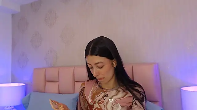 Snapshot of Zoe_Vixen chatting on 01/15/25, 12:15 Zoe Vixen online show from 01/15/25, 12:15