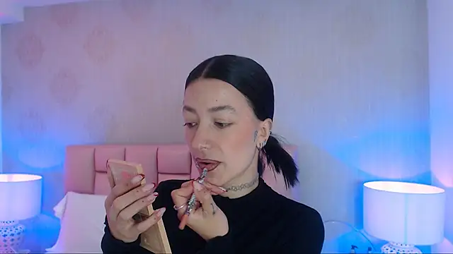 Snapshot of Zoe_Vixen chatting on 01/17/25, 12:10 Zoe Vixen online show from 01/17/25, 12:10